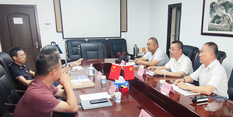 陈伟会长一行与中国农村杂志社座谈交流.jpg